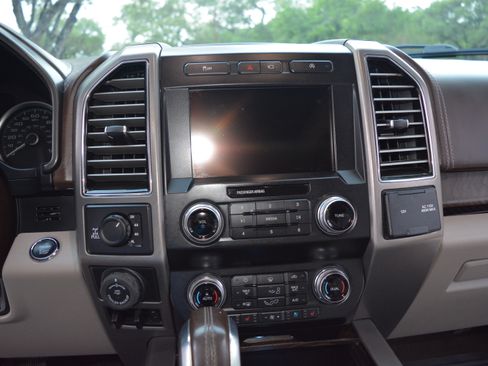 Used 2020 Ford F150 Limited w/ Trailer Tow Package image 25