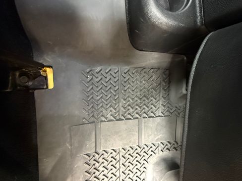 Used 2015 Jeep Wrangler Unlimited Rubicon w/ Connectivity Group image 21