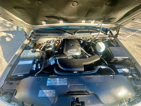 Used 2006 GMC Yukon SLE w/ Smart Select Package image 4