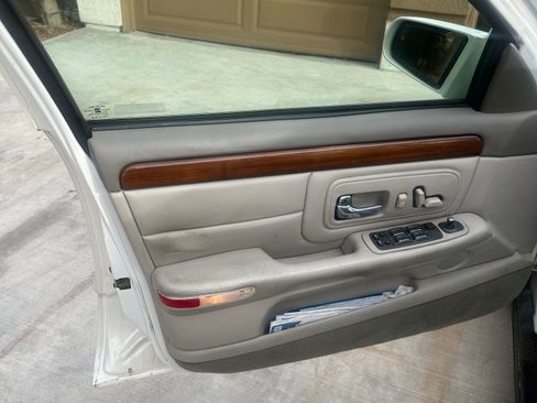 Used 1999 Cadillac De Ville D'Elegance FWD image 9