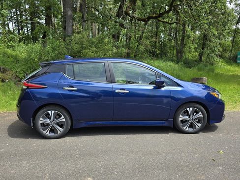Used 2020 Nissan Leaf SV w/ SV Technology Package FWD image 10