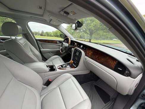 Used 2005 Jaguar XJ8 RWD image 12