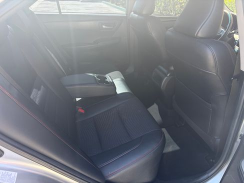 Used 2015 Toyota Camry SE w/ Moonroof Package FWD image 16