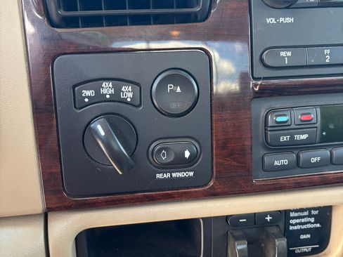 Used 2006 Ford F350 King Ranch image 2