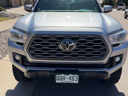 Used 2016 Toyota Tacoma TRD Off-Road w/ Premium & Technology Package image 2