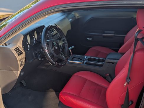 Used 2010 Dodge Challenger R/T image 11