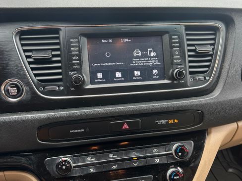 Used 2019 Kia Sedona EX image 9