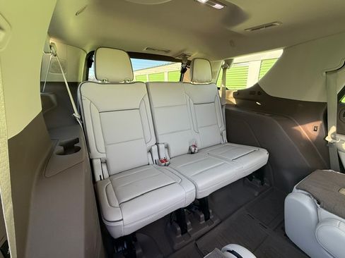 Used 2021 GMC Yukon Denali w/ LPO, Illumination Package image 16