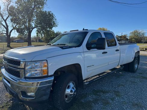 Used 2011 Chevrolet Silverado 3500 LT w/ Interior Plus Package AWD/4WD image 5