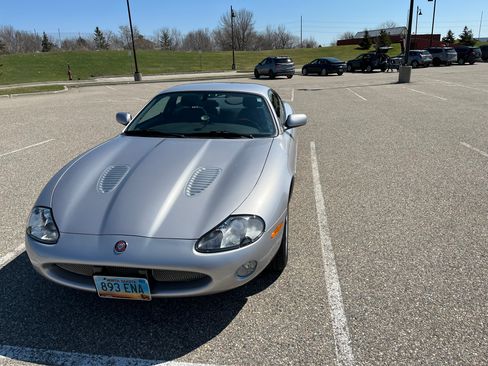 Used 2001 Jaguar XK8 Coupe RWD image 2