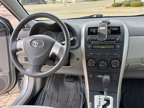 Used 2010 Toyota Corolla LE image 31