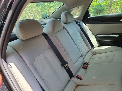 Used 2022 Kia K5 LXS image 10