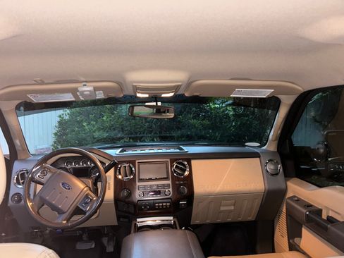 Used 2011 Ford F350 Lariat w/ Lariat Interior Pkg AWD/4WD image 12