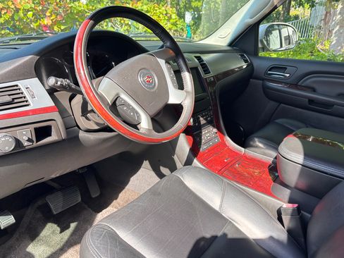 Used 2007 Cadillac Escalade ESV AWD w/ Information Package image 9