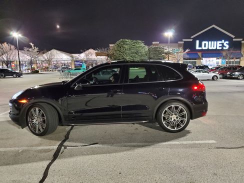 Used 2011 Porsche Cayenne S image 17