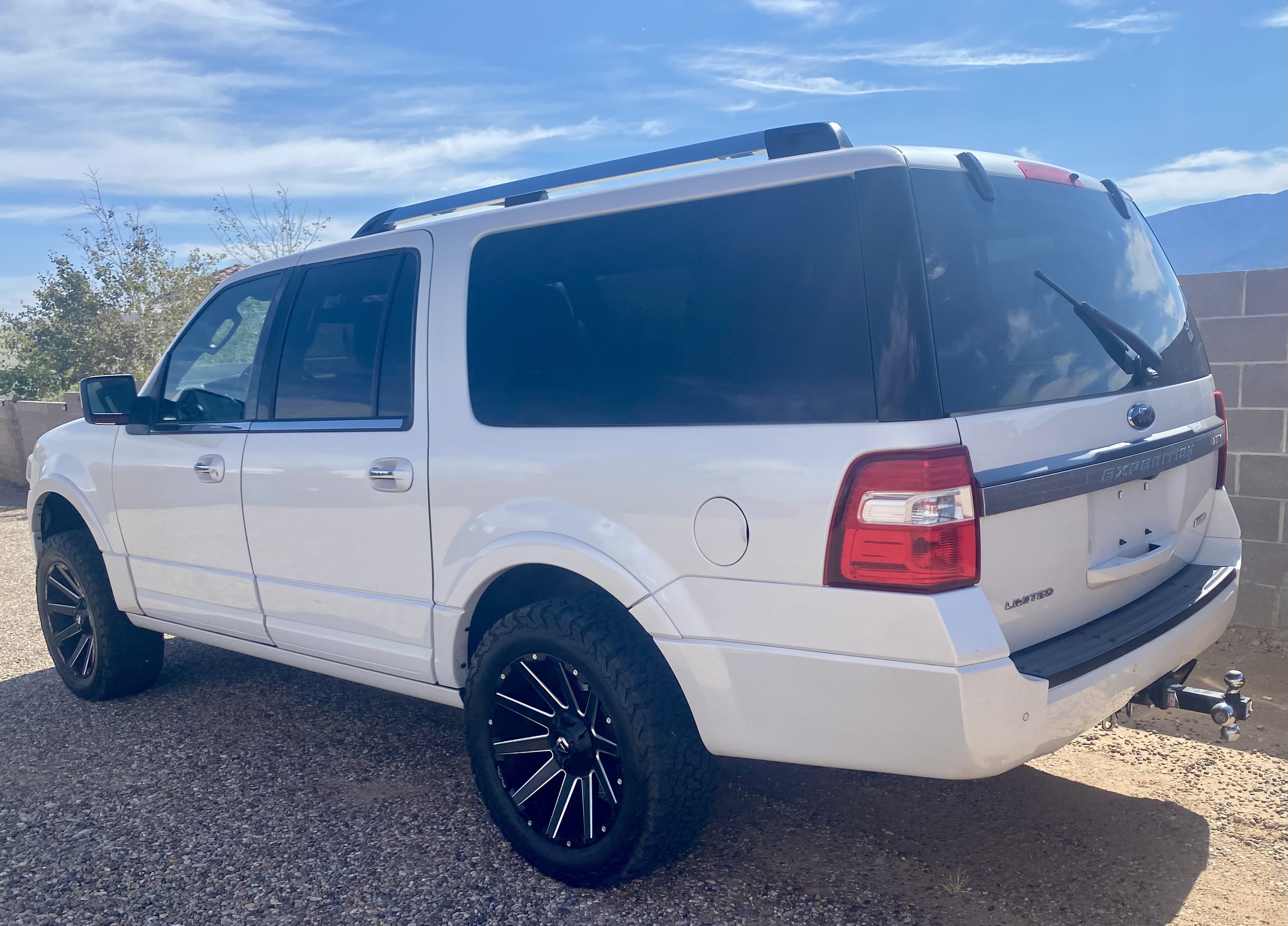 Used 2017 Ford Expedition Max Limited AWD/4WD image 2