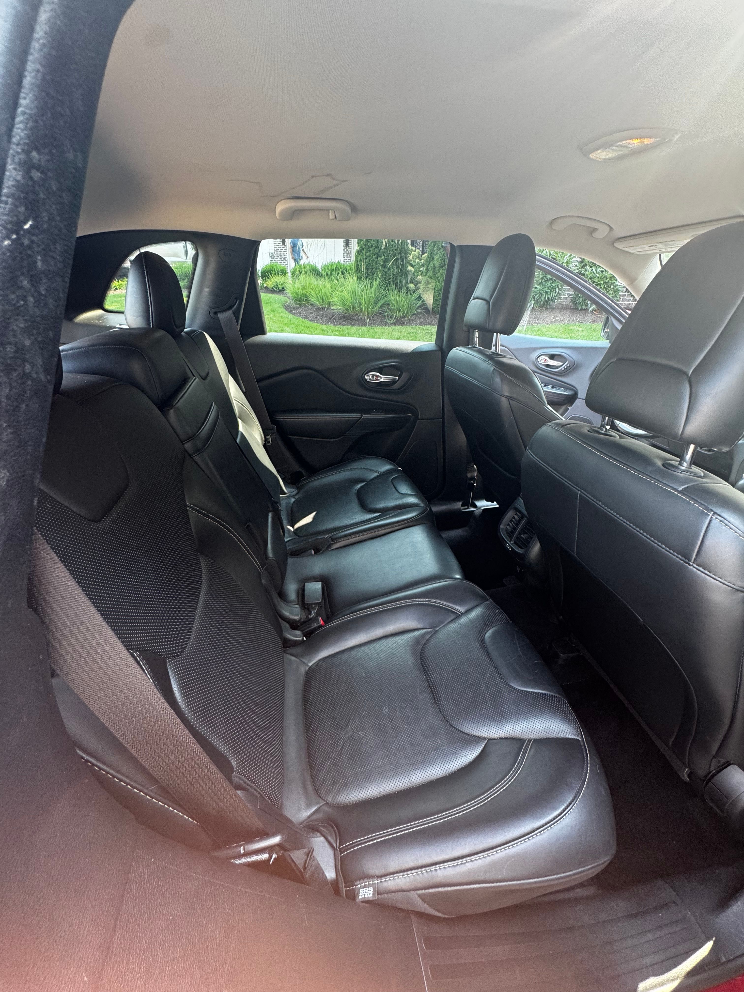 Used 2015 Jeep Cherokee Limited w/ Luxury Group AWD/4WD image 9