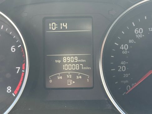 Used 2016 Volkswagen Jetta Sport image 11