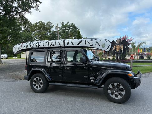 Used 2020 Jeep Wrangler Unlimited Sahara w/ LED Lighting Group AWD/4WD image 9