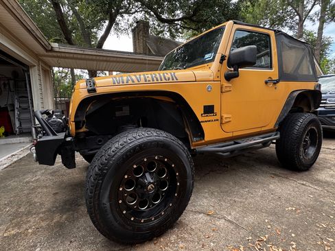 Used 2013 Jeep Wrangler Sport w/ Connectivity Group AWD/4WD image 2
