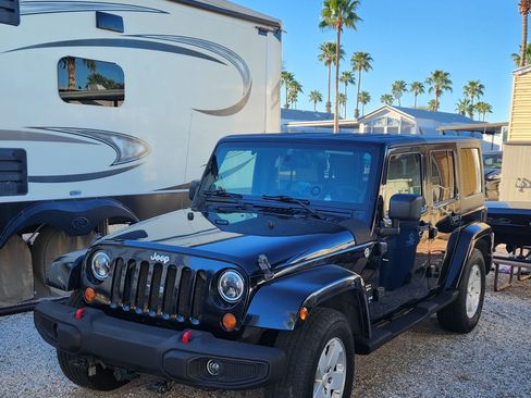 Used 2007 Jeep Wrangler Unlimited Sahara w/ Dual Top Group image 6