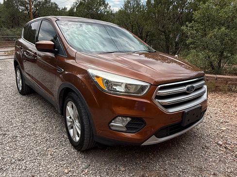 Used 2017 Ford Escape SE w/ SE Cold Weather Package image 1