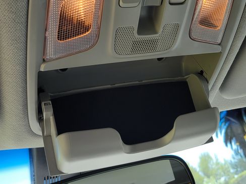 Used 2017 Kia Niro Touring w/ Advanced Technology Package image 29