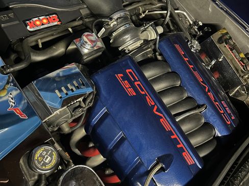 Used 2006 Chevrolet Corvette Coupe RWD image 2