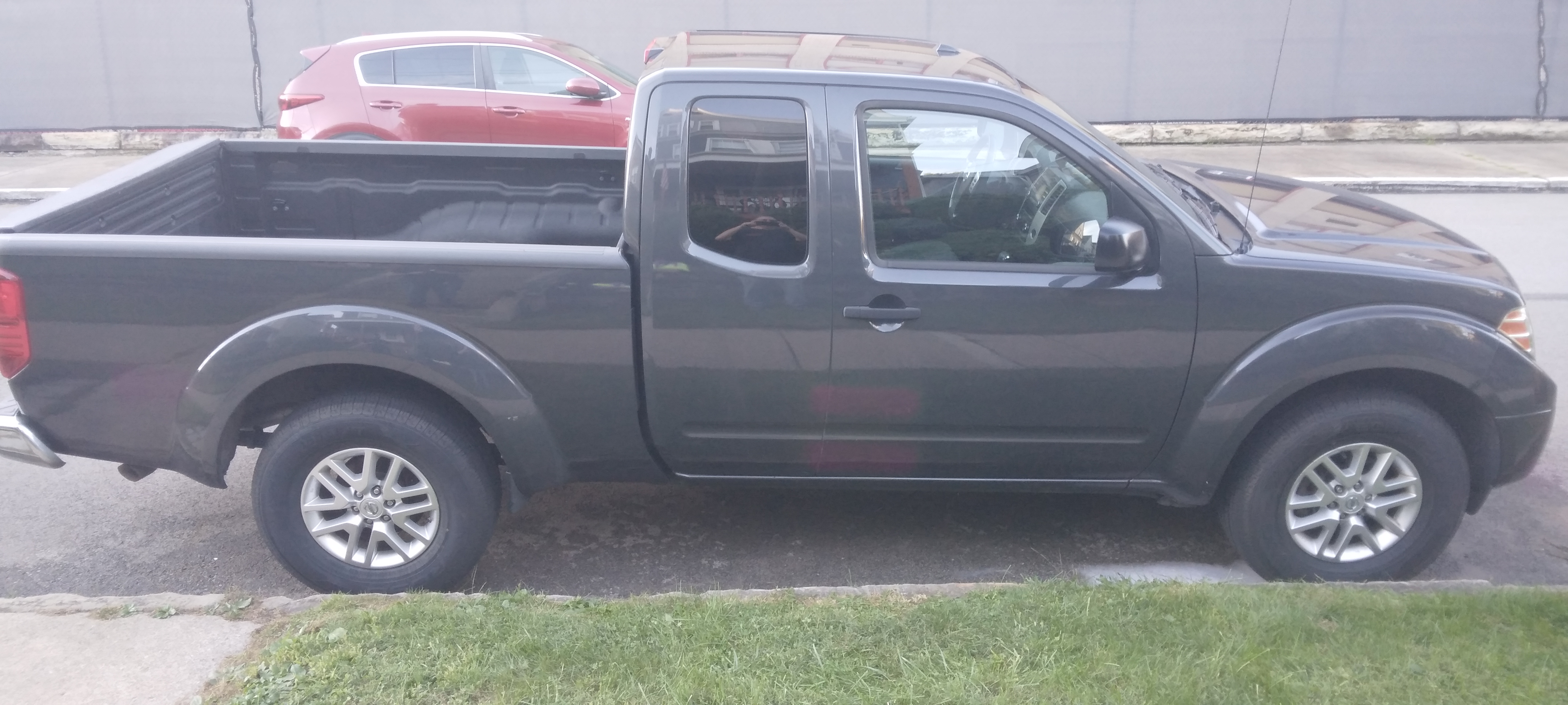 Used 2014 Nissan Frontier SV AWD/4WD image 5