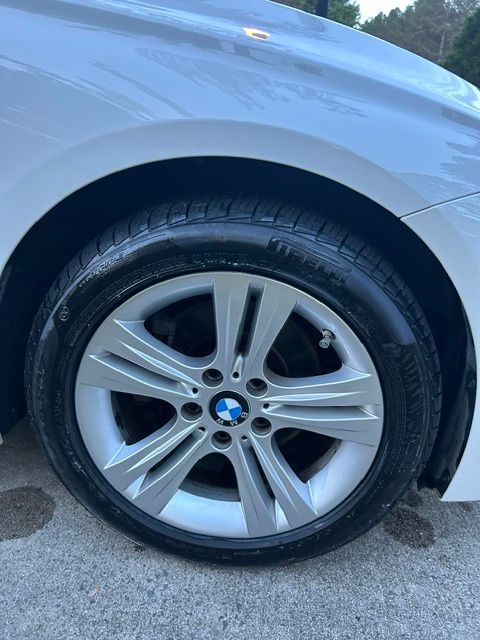 Used 2017 BMW 330i xDrive Sedan AWD/4WD image 4