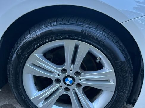 Used 2017 BMW 330i xDrive Sedan AWD/4WD image 4