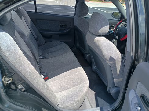 Used 2002 Hyundai Elantra GLS FWD image 9