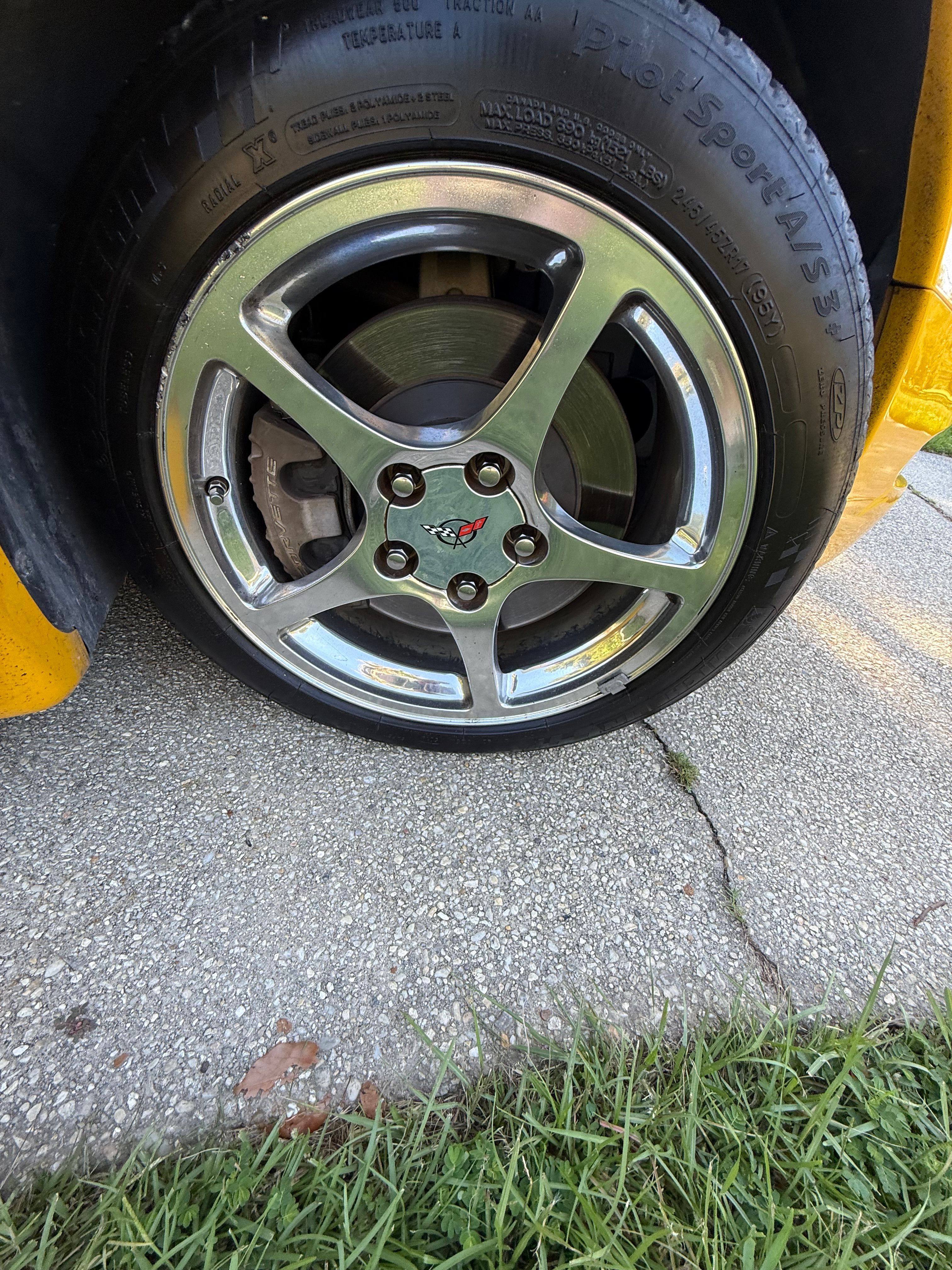 Used 2003 Chevrolet Corvette Coupe w/ Preferred Equipment Group RWD image 16