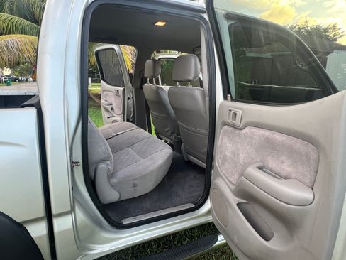 Used 2004 Toyota Tacoma PreRunner image 11