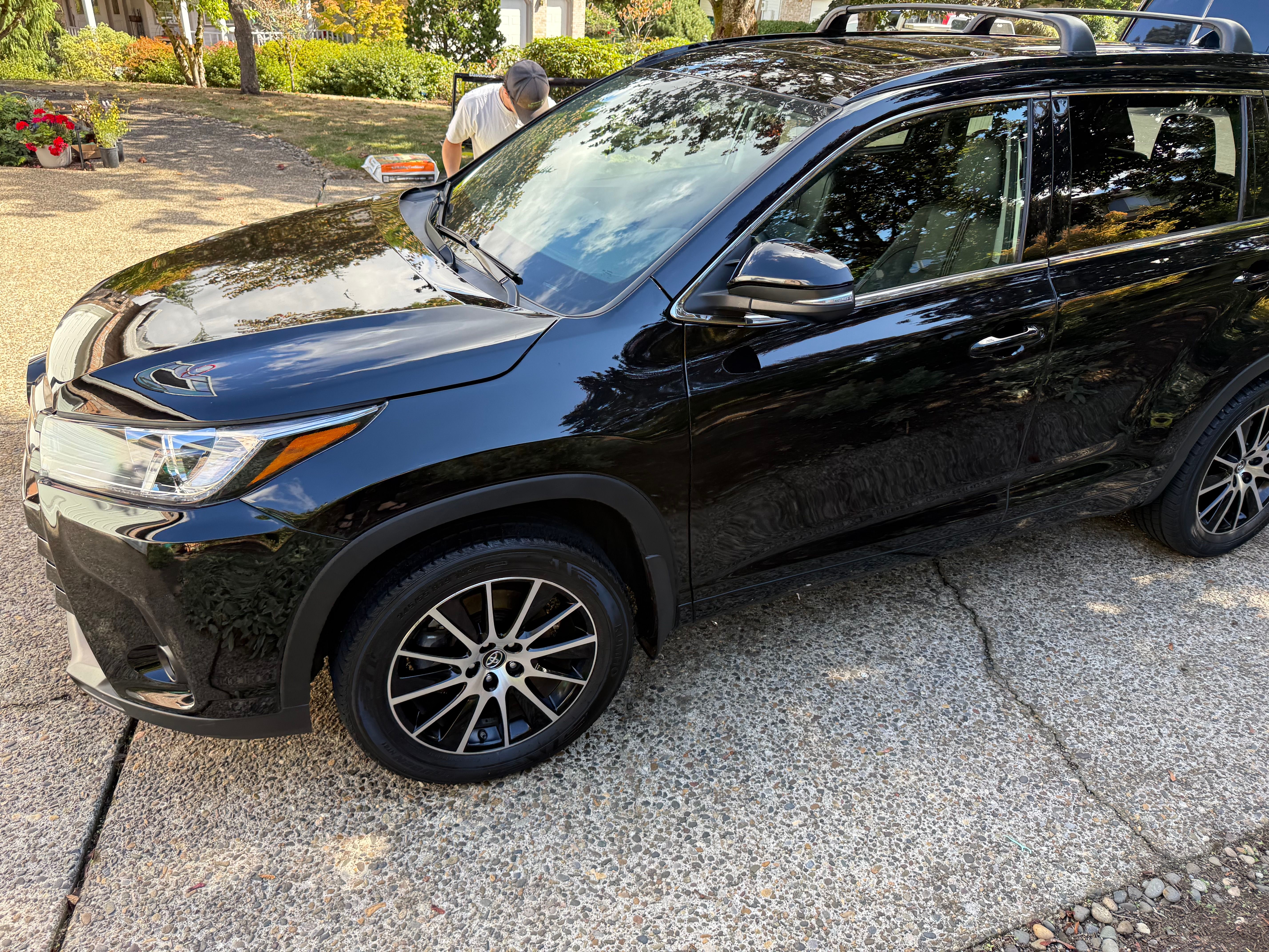 Used 2018 Toyota Highlander SE AWD/4WD image 2