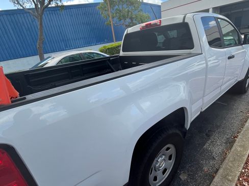Used 2017 Chevrolet Colorado W/T RWD image 2