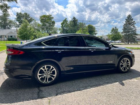 Used 2019 Ford Fusion Titanium FWD image 10