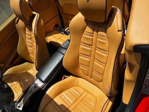 Used 2014 Ferrari California RWD image 9