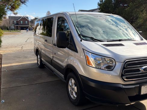Used 2019 Ford Transit 150 XLT image 2