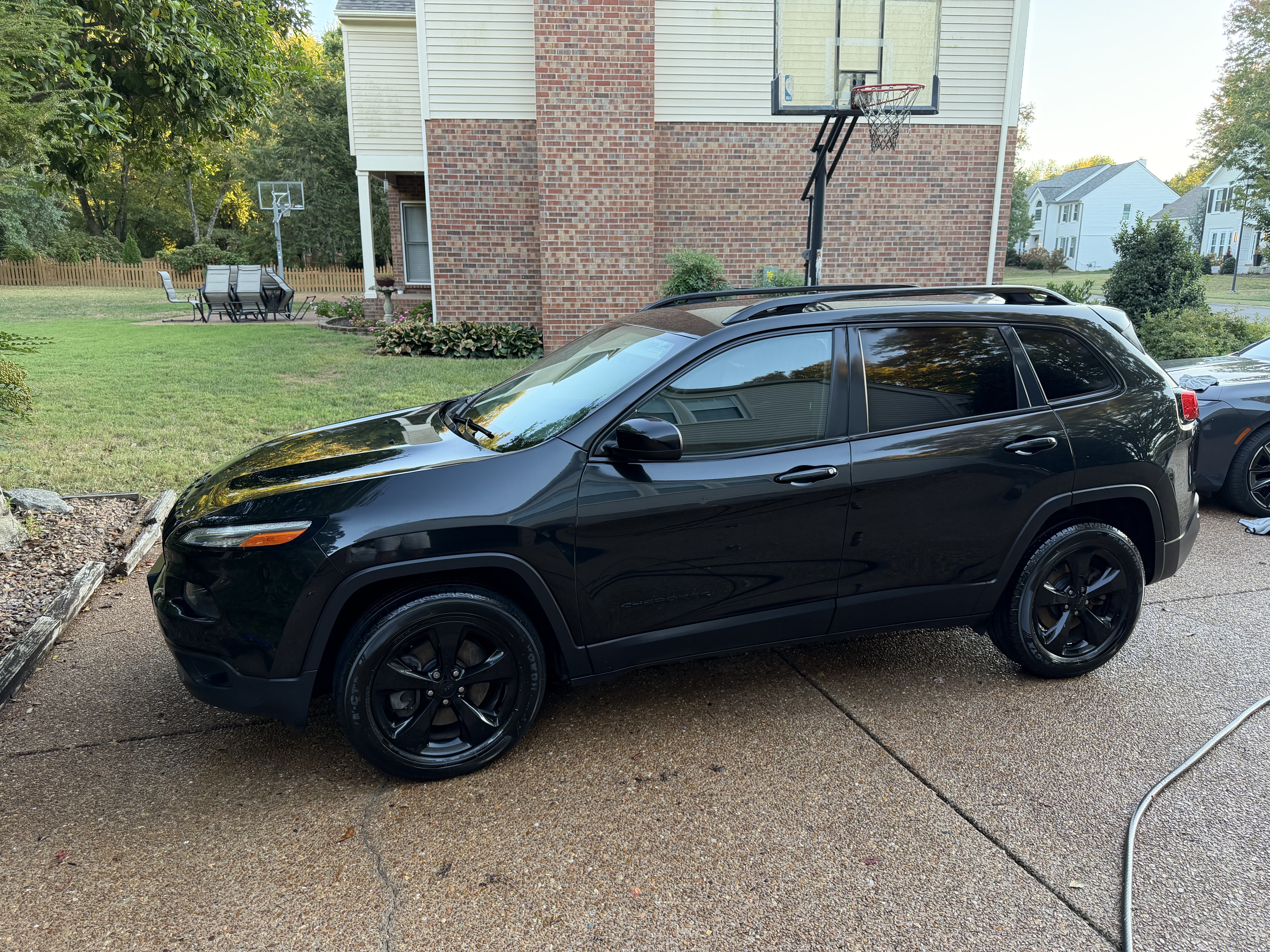 Used 2016 Jeep Cherokee Latitude w/ Cold Weather Group AWD/4WD image 4