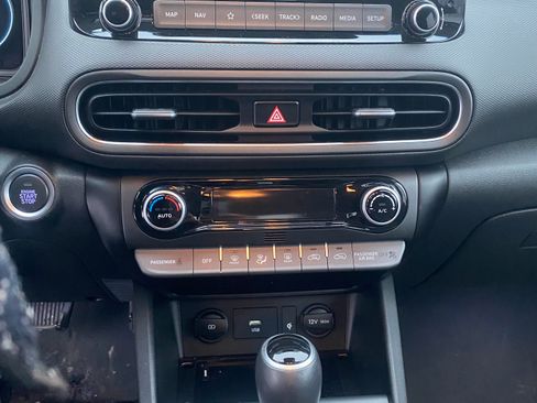 Used 2022 Hyundai Kona Limited image 11