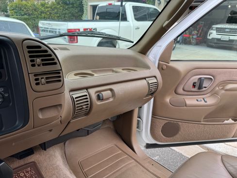 Used 1995 Chevrolet Suburban 2500 image 15