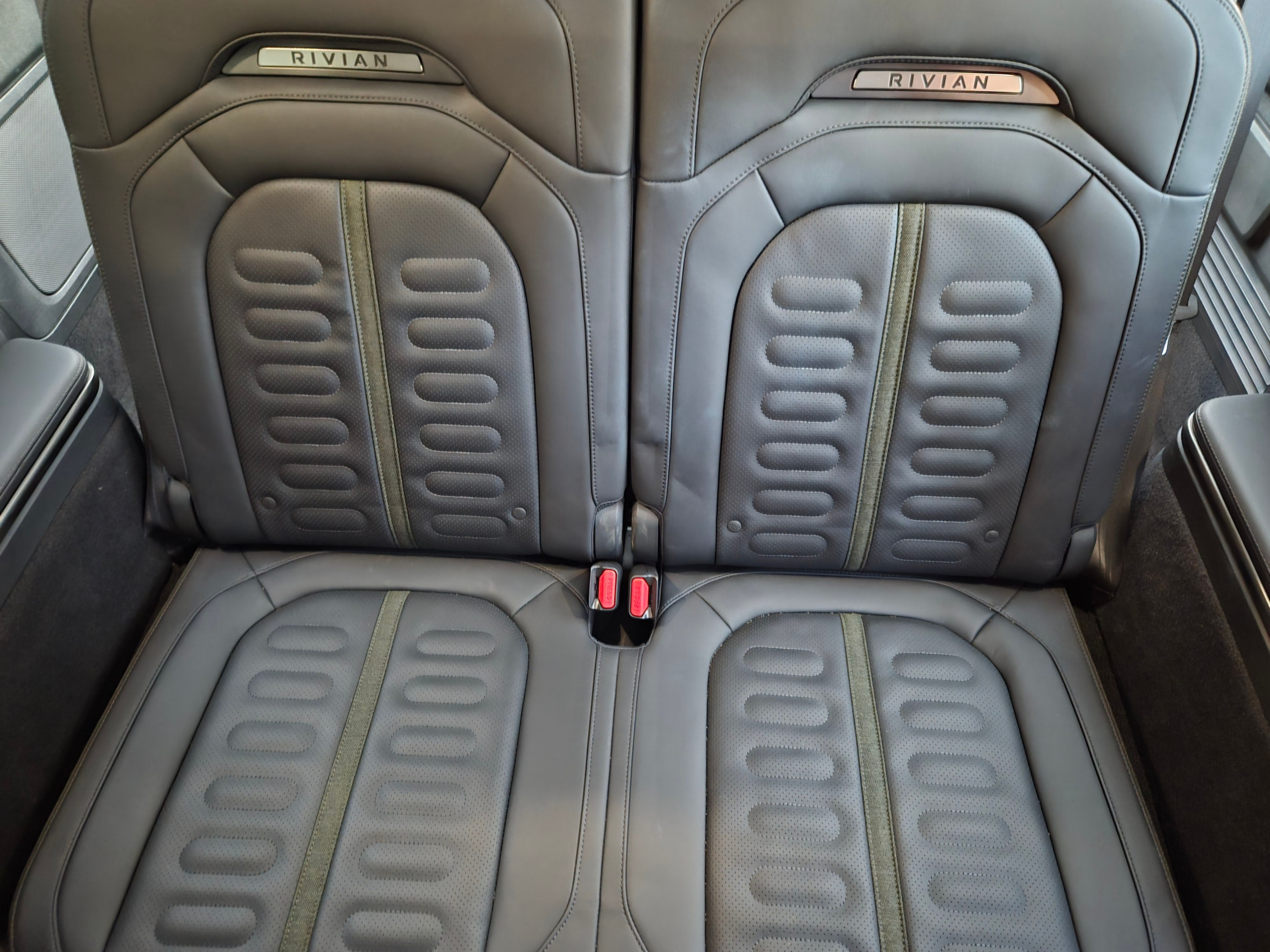 Used 2023 Rivian R1S Adventure AWD/4WD image 19
