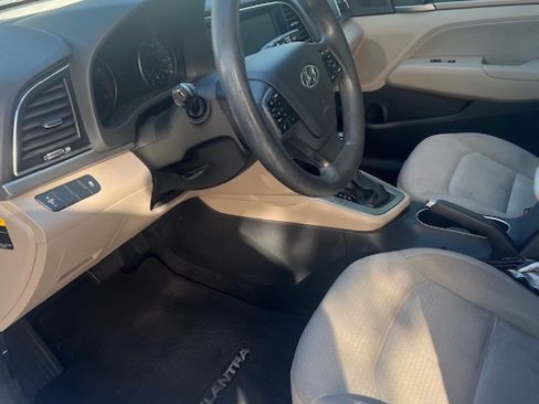 Used 2017 Hyundai Elantra SE image 10