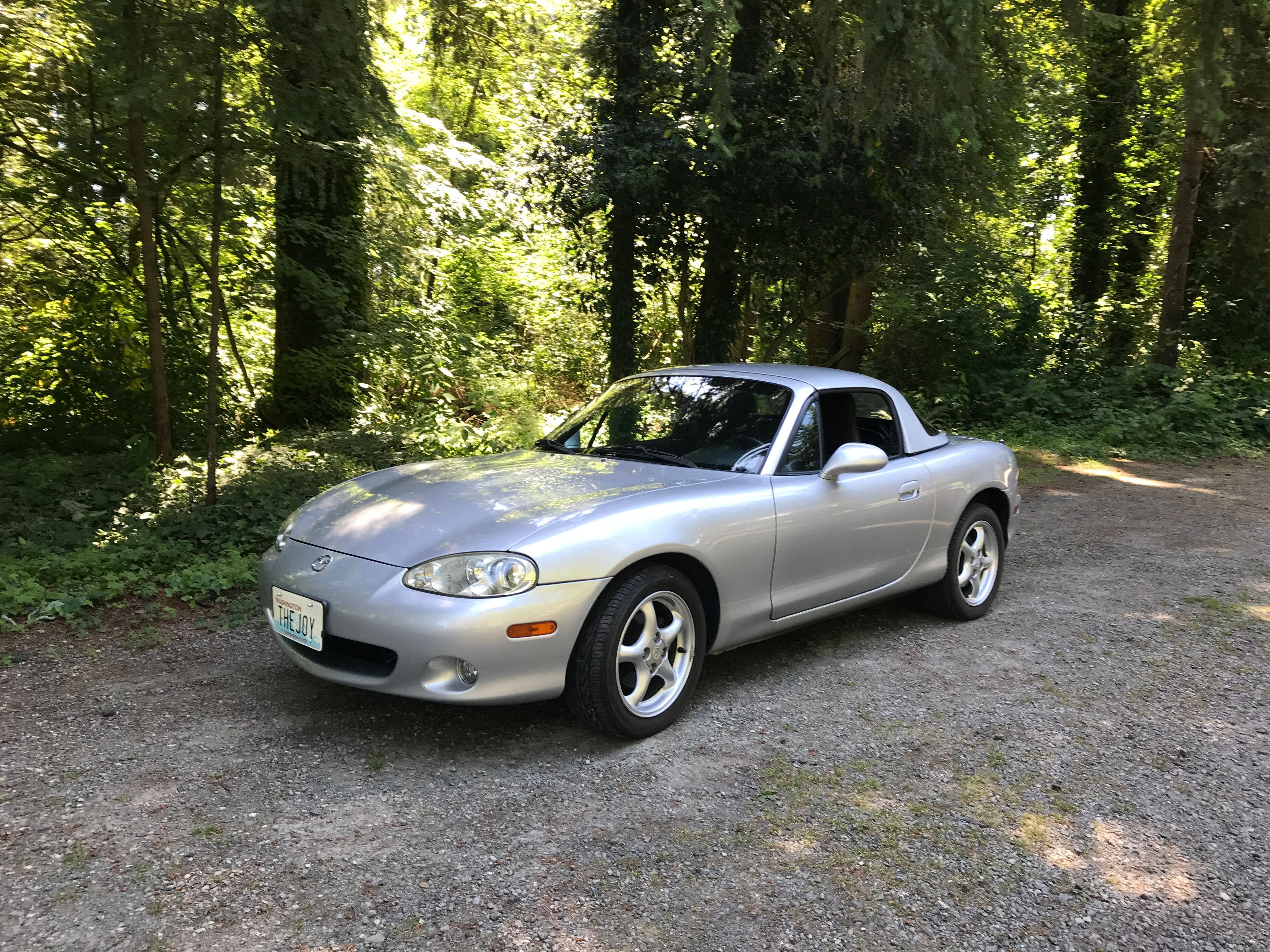 Used 2002 MAZDA MX-5 Miata RWD image 2