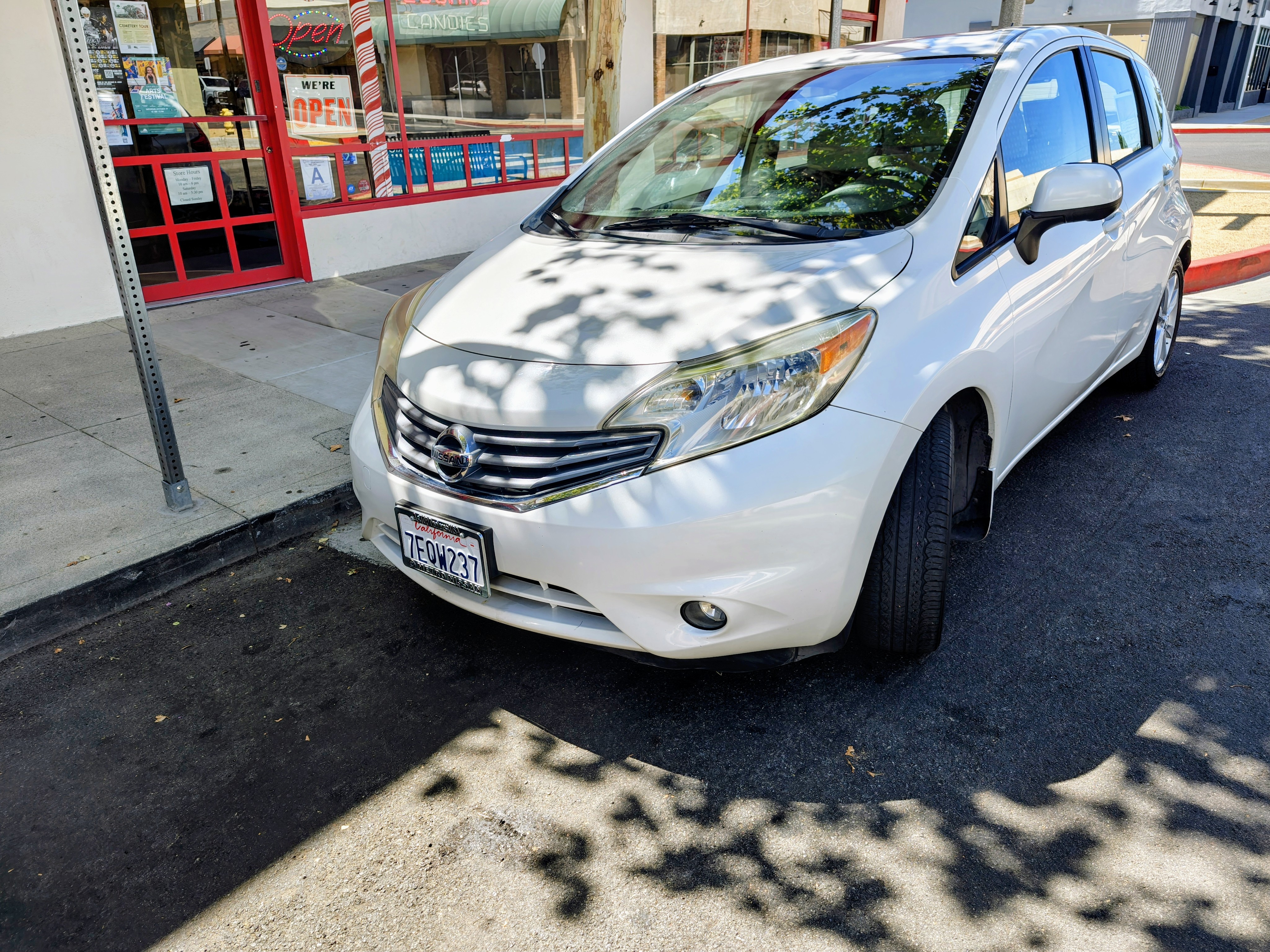 Used 2014 Nissan Versa Note SV w/ SL Package FWD image 2