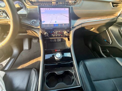 Used 2022 Jeep Grand Cherokee L Overland w/ Luxury Tech Group IV image 12