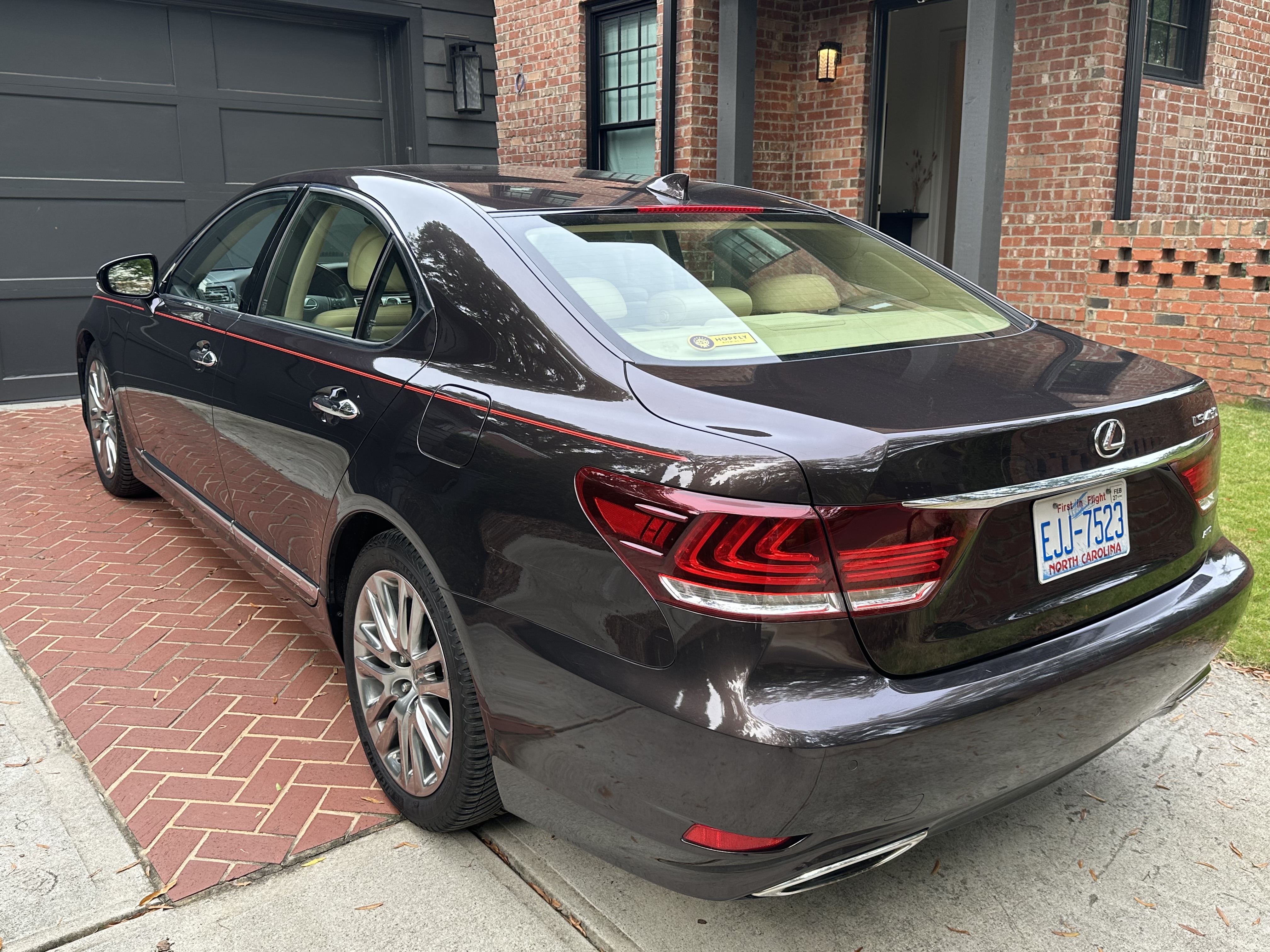 Used 2014 Lexus LS 460 AWD w/ Comfort Package image 2