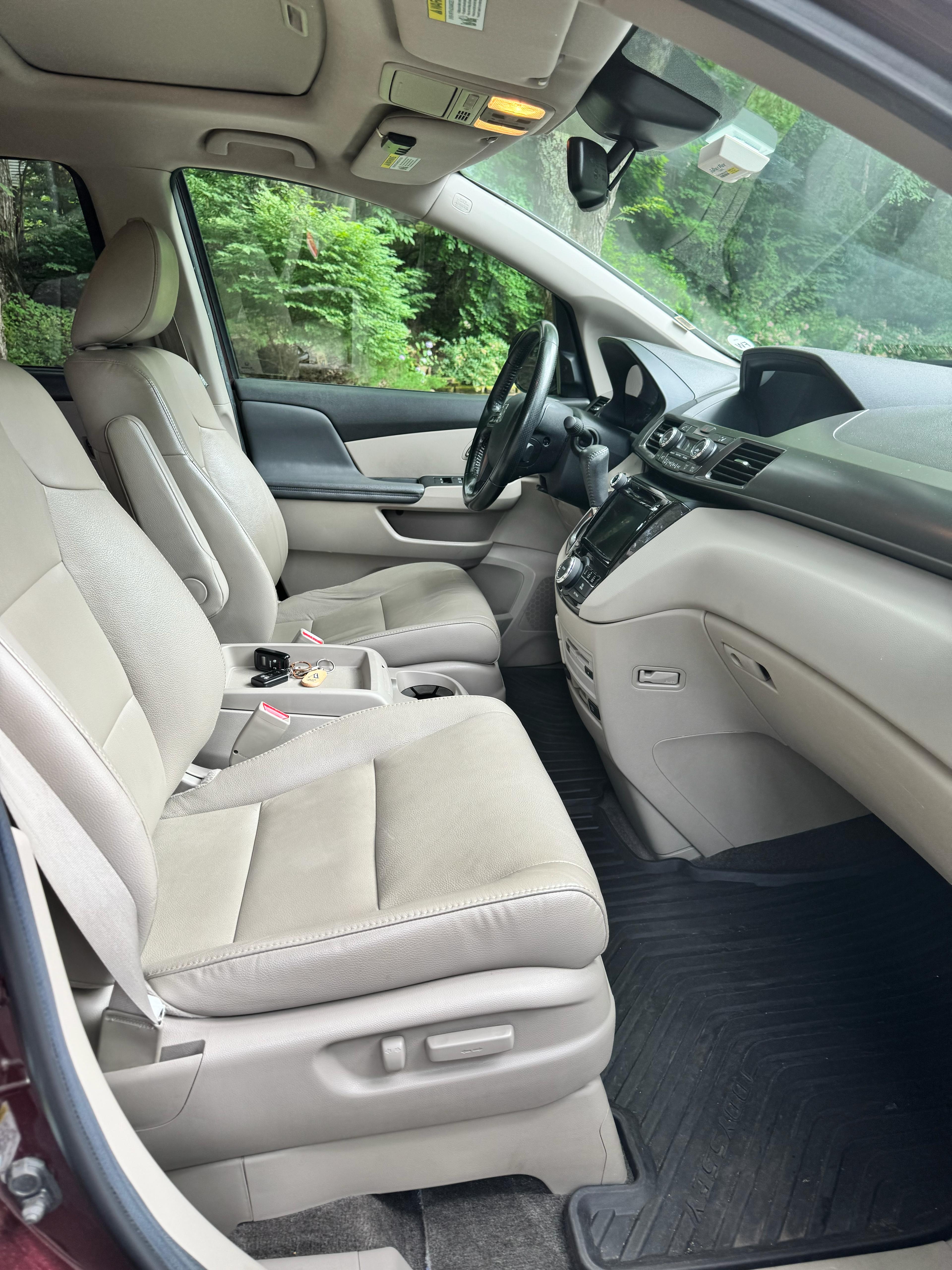 Used 2014 Honda Odyssey Touring Elite image 11