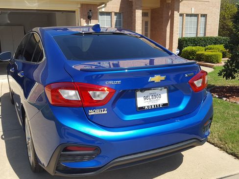 Used 2017 Chevrolet Cruze Premier FWD image 2